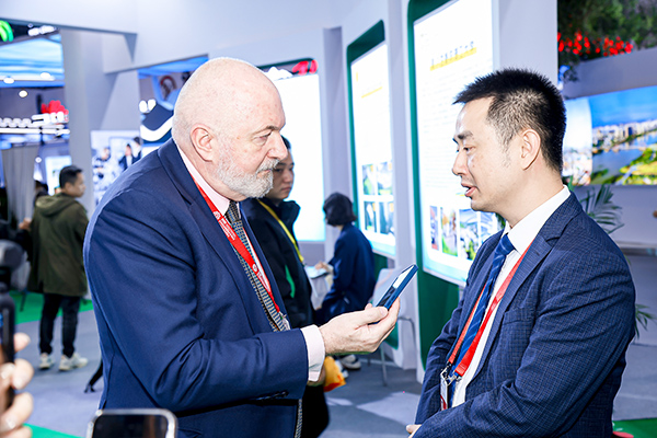 爱尔兰时报采访U乐国际空气能总经理唐旭初